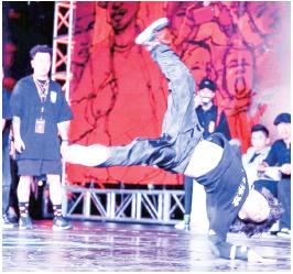 霹雳舞大回环88圈 福清娃再创吉尼斯纪录