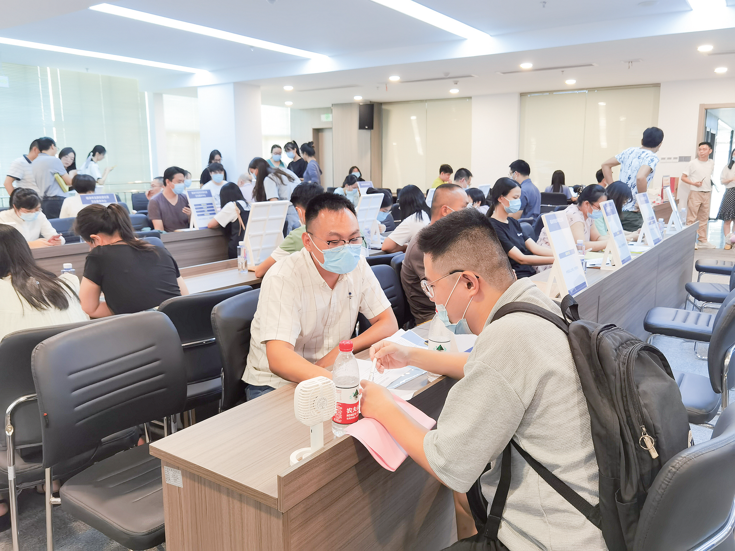 融聚英才 “职”引未来