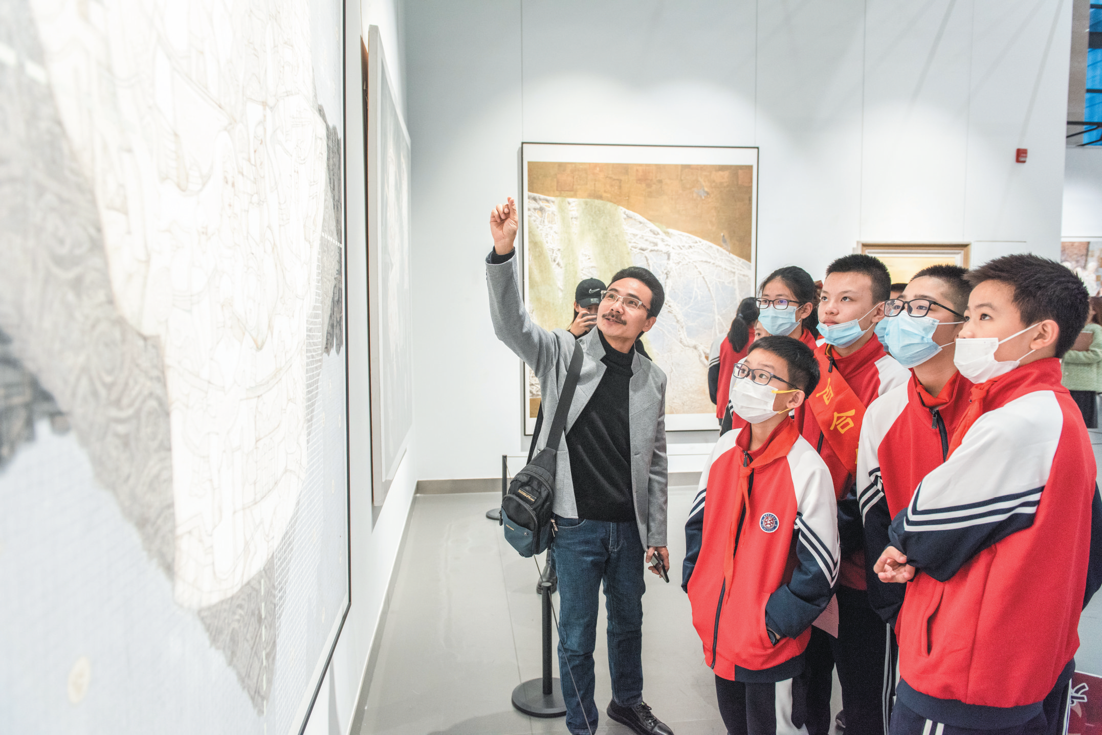 “海纳百川——福建省画院画师作品展”在福清市美术馆开幕