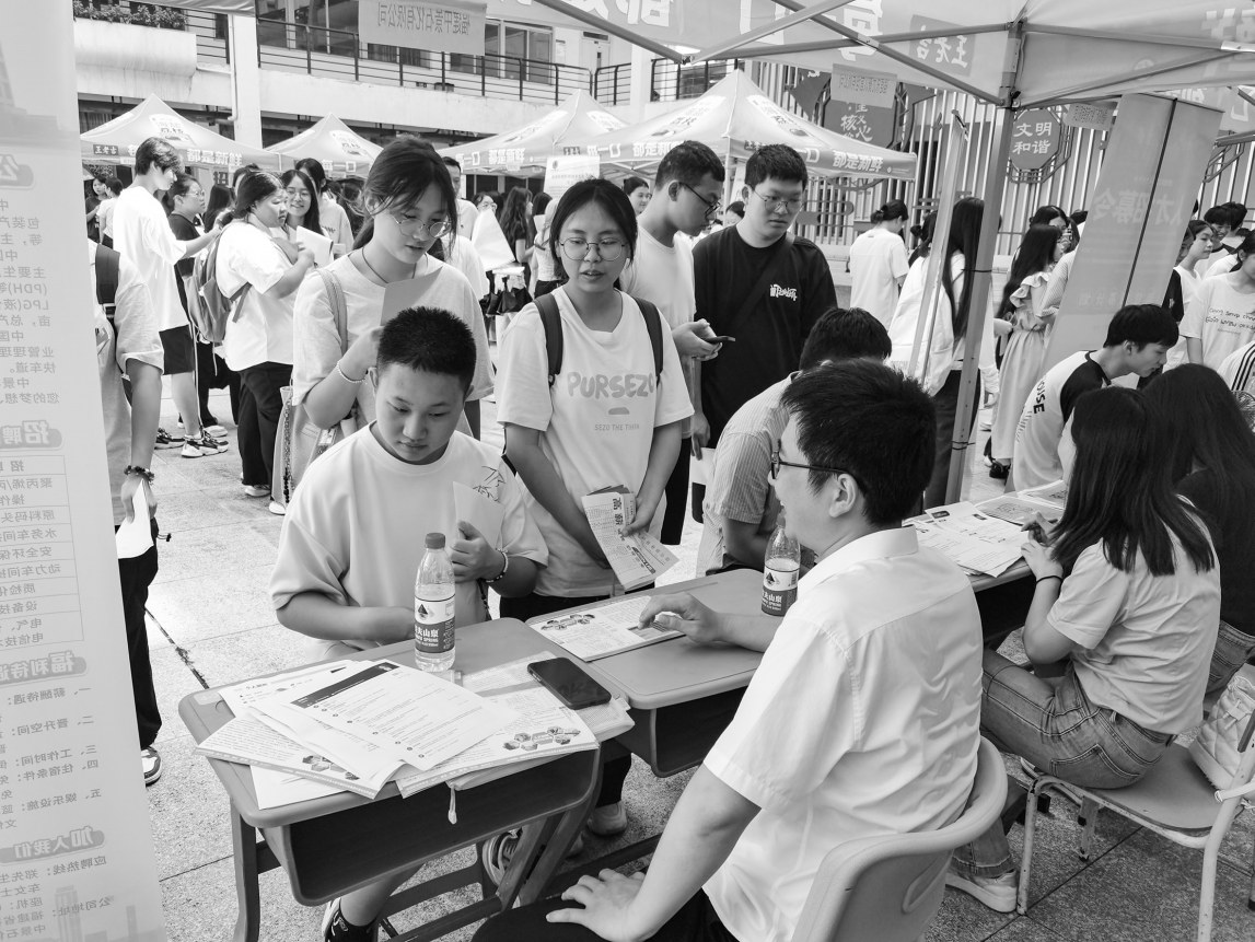 江阴港城经济区化工产业学院举办毕业生双选会