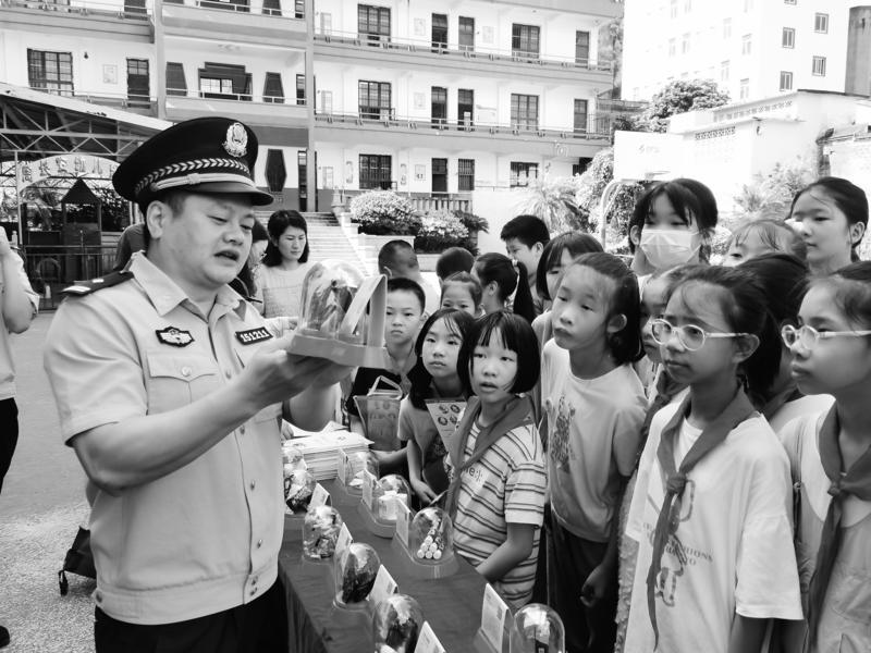 龙江街道禁毒宣传活动走进松潭小学