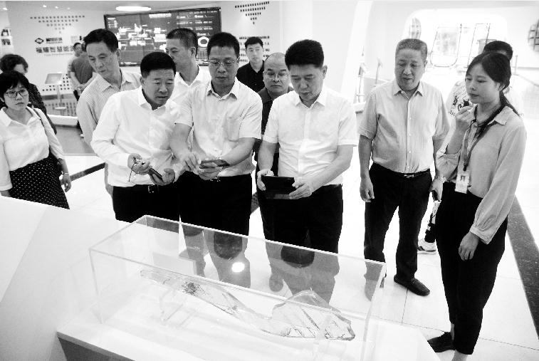 广西市委统战部组织企业界人士一行到我市考察